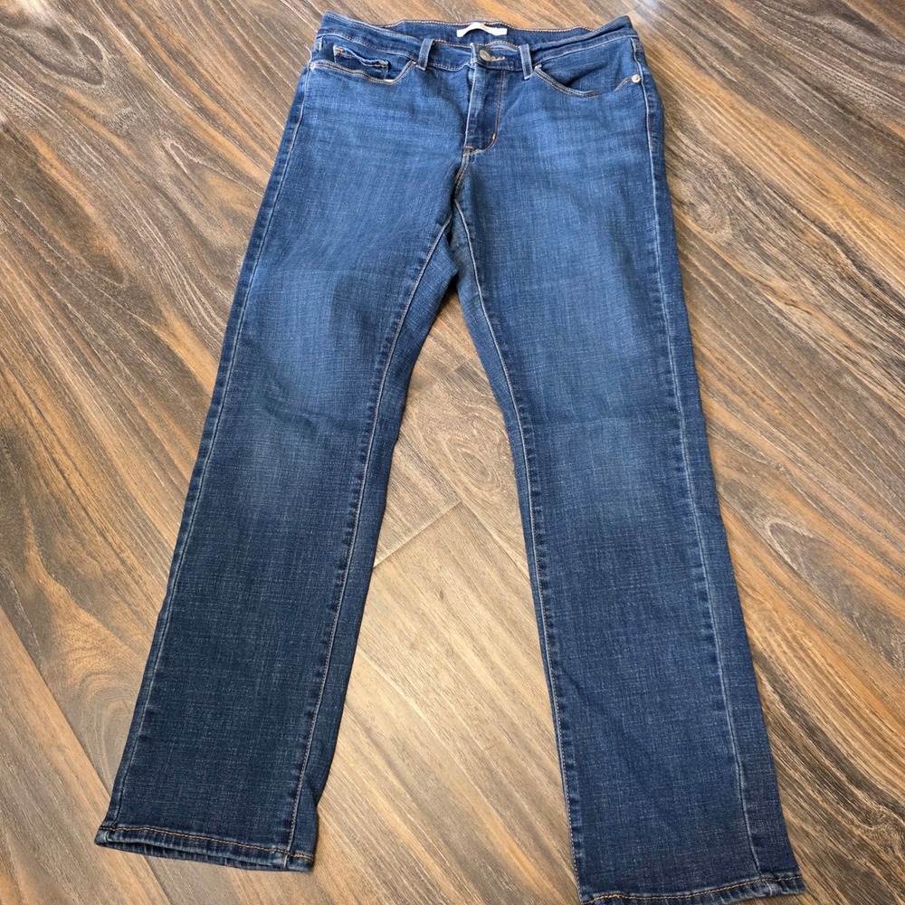 Levis Classic Straight Jeans Womens 8 Medium Wash Blue Denim Mid Rise Pants